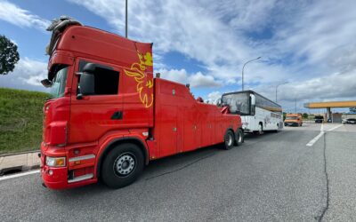 Holowanie autobusu Renault po awarii skrzyni biegów. MOP Kleszczewko → Gdańsk