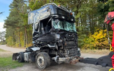 Wypadek ciężarówek na A1. Holowanie TIR między Kopytkowem a Pelplinem